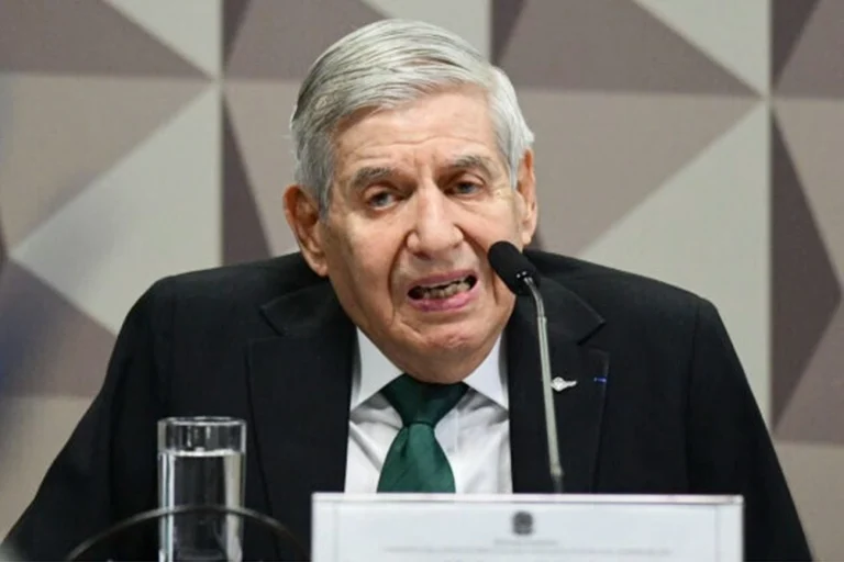 Moraes manda defesa de Heleno apresentar laudos comprovando Alzheimer