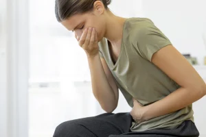 Café forte, limão e doces no café da manhã desencadeiam desconforto no estômago hoje