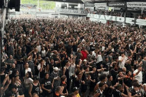 Corintianos invadem Gaviões da Fiel, 2h antes do jogo mais esperado na final da Copa do Brasil